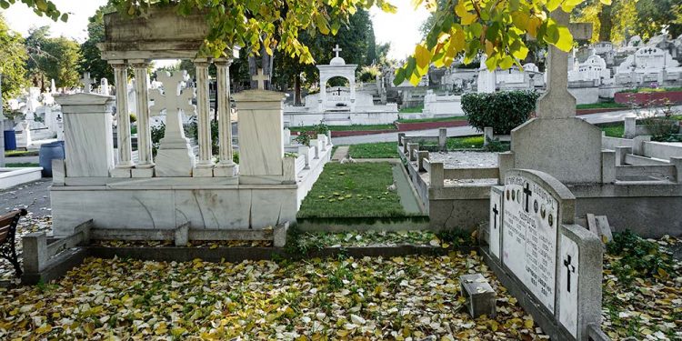 Eremya Çelebi Kömürciyan Mezarı Birincilik